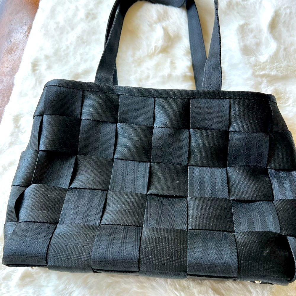 Harveys black vintage seatbelt bag. Great used condition